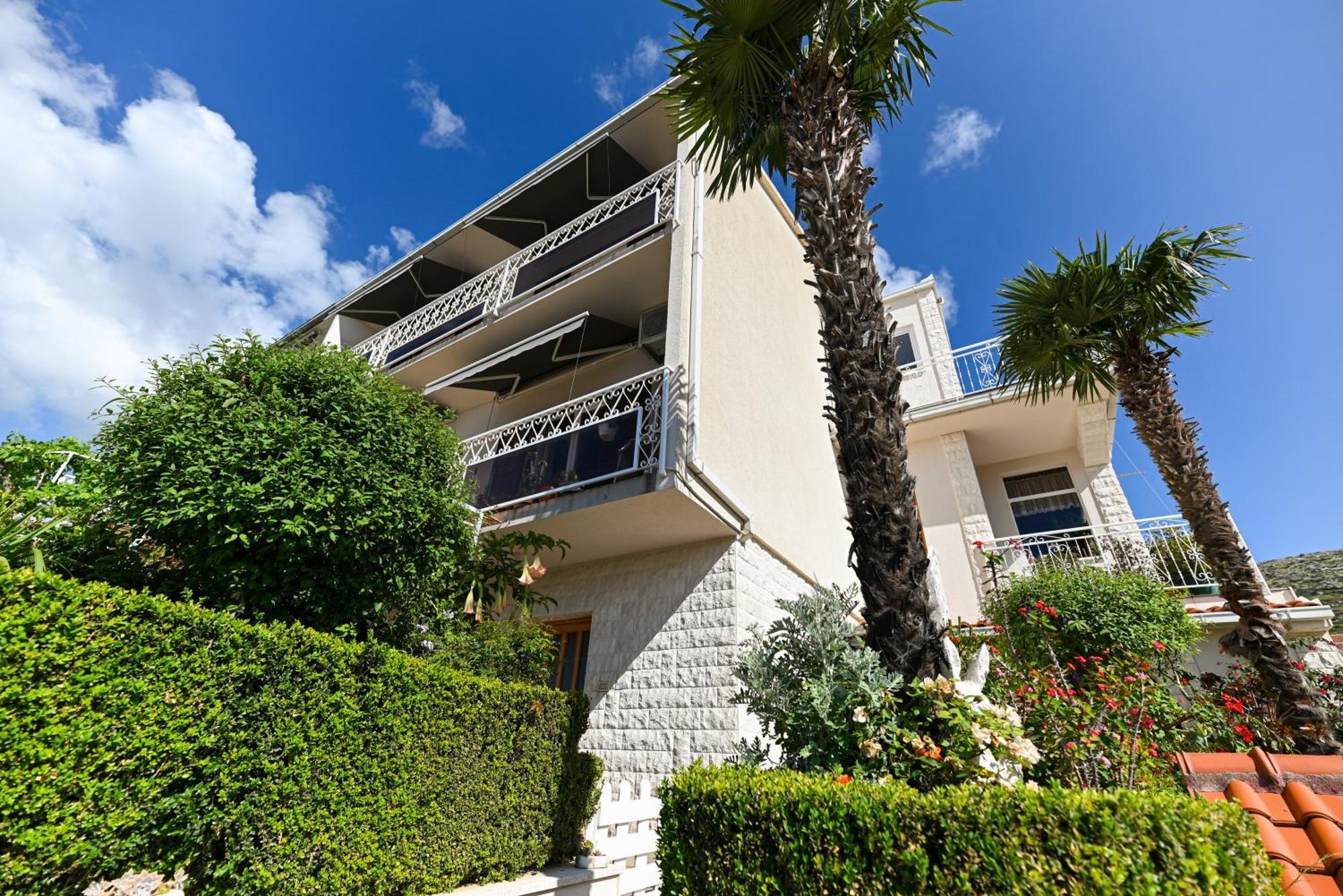 Apartment Dajana Feeling Of Home Trogir Exterior foto