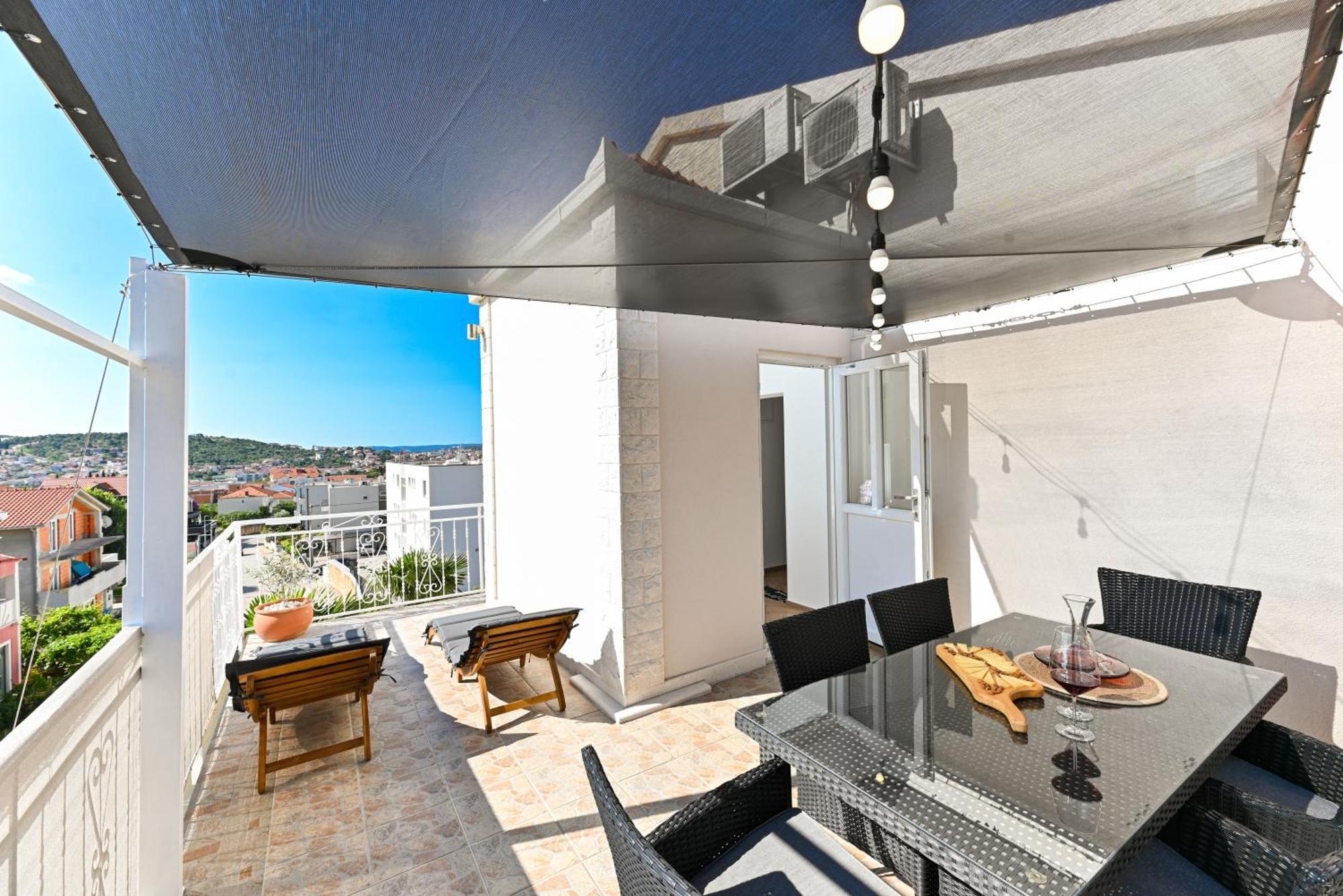 Apartment Dajana Feeling Of Home Trogir Exterior foto