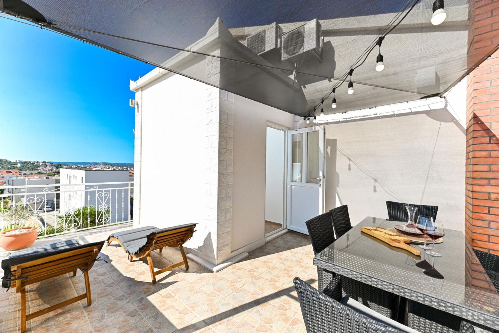 Apartment Dajana Feeling Of Home Trogir Exterior foto